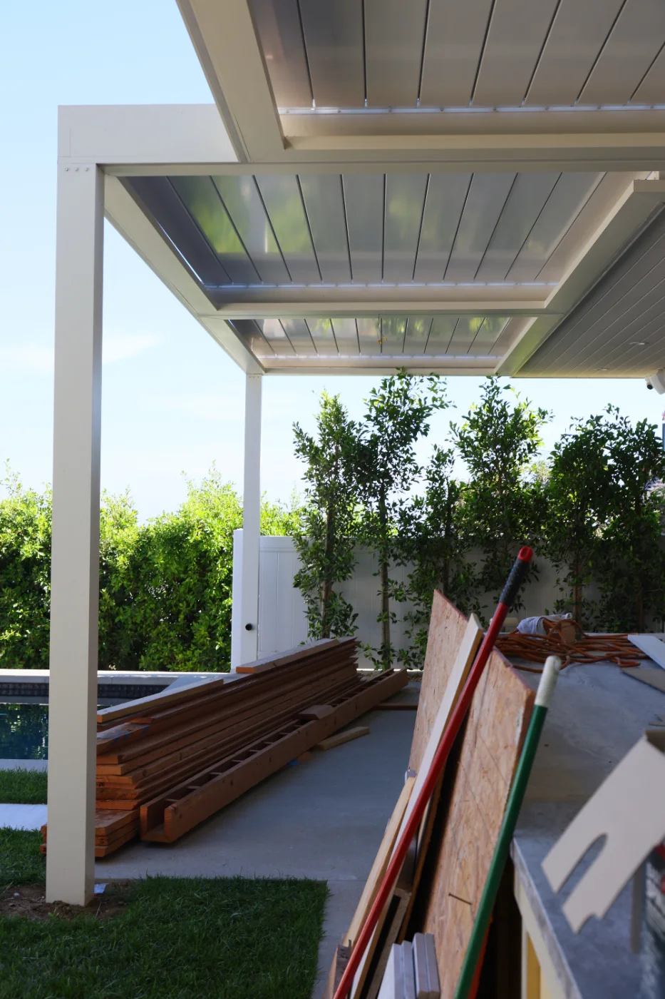 Automatic louver patio cover (ALU TANK) installed by Aluglobus