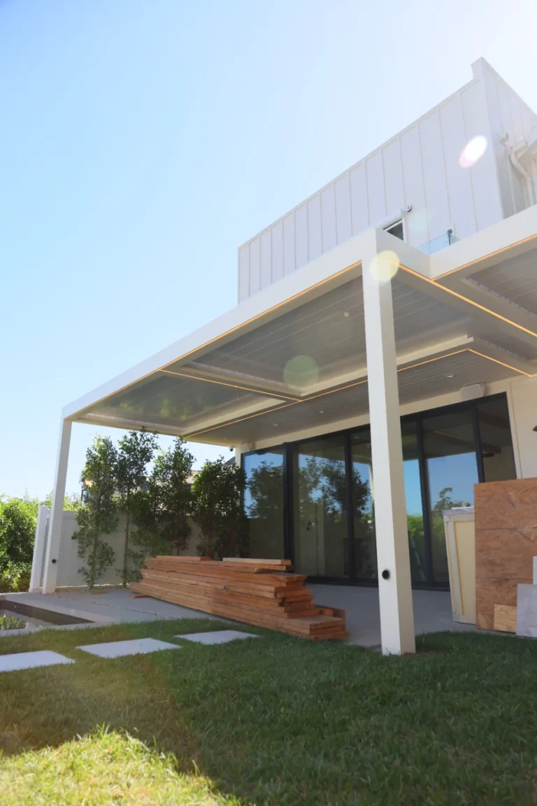 Automatic louver patio cover (ALU TANK) installed by Aluglobus