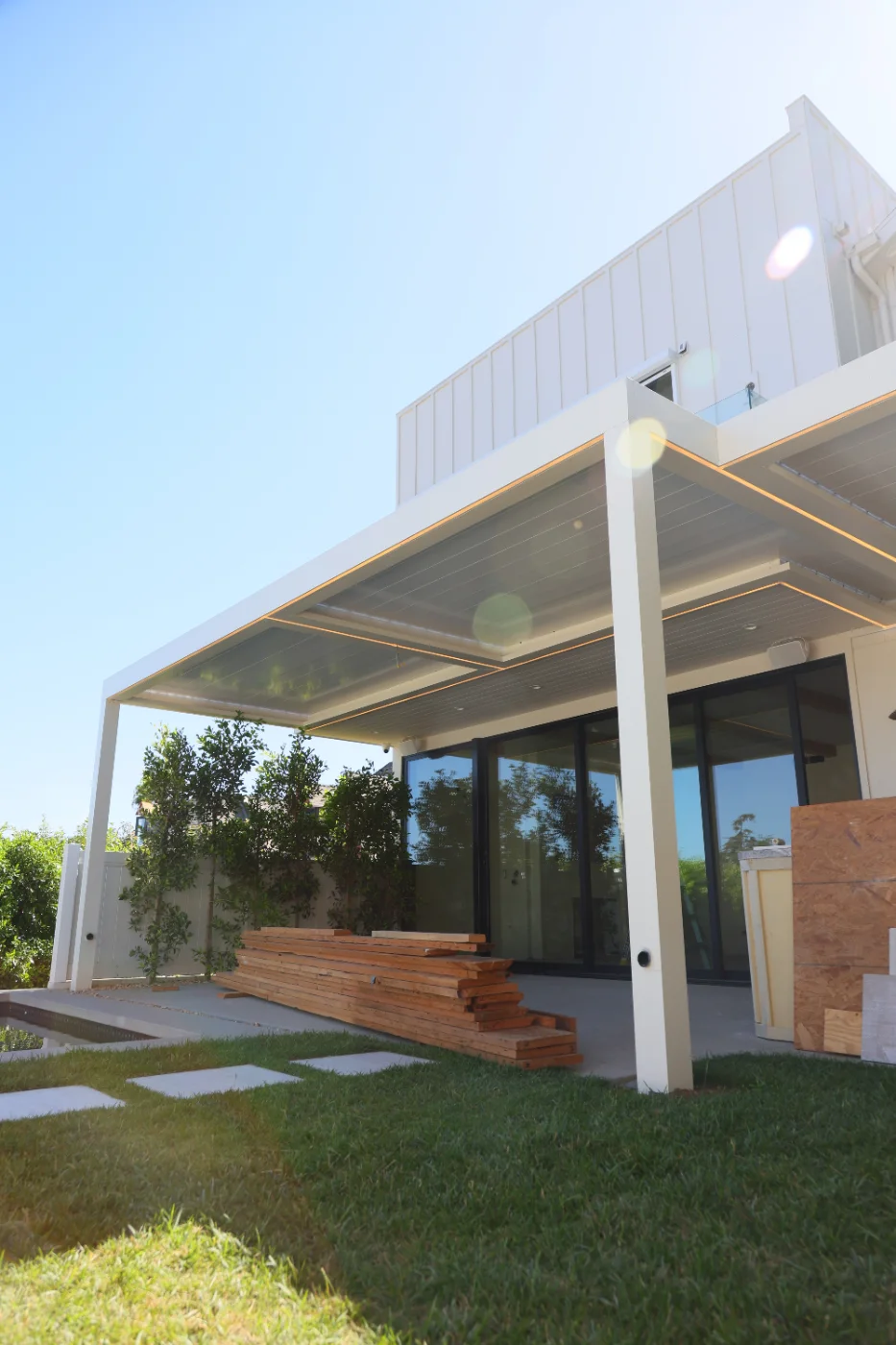 Automatic louver patio cover (ALU TANK) installed by Aluglobus
