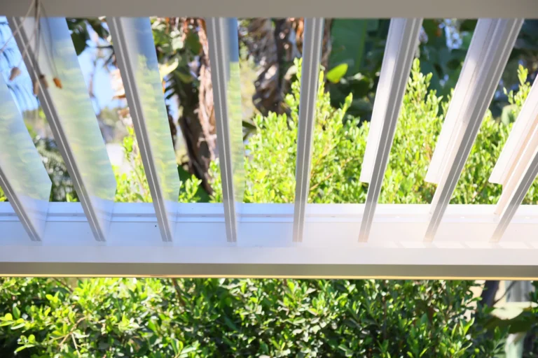 Automatic louver patio cover (ALU TANK) installed by Aluglobus