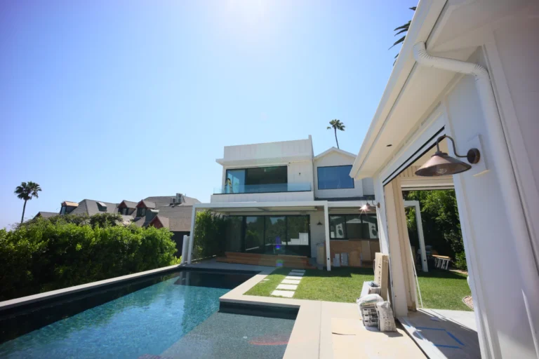 Automatic louver patio cover (ALU TANK) installed by Aluglobus