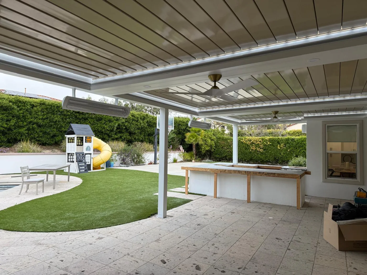 Automatic louver patio cover (ALU TANK) installed by Aluglobus