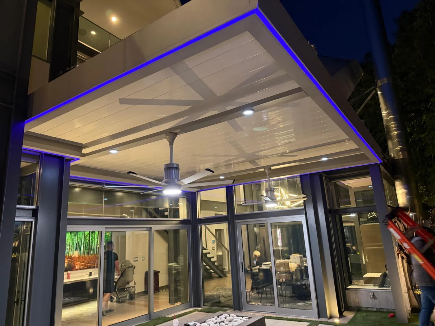 Automatic louver patio cover (ALU TANK)