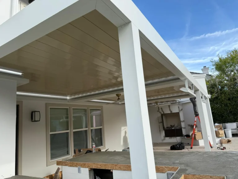Automatic louver patio cover (ALU TANK)