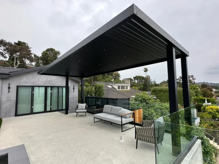 Aluminum slat roof patio cover (ALU LINEA) installed by Aluglobus
