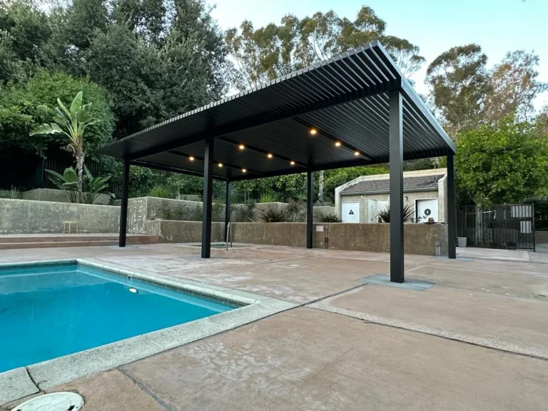 Aluminum slat roof patio cover (ALU LINEA) installed by Aluglobus