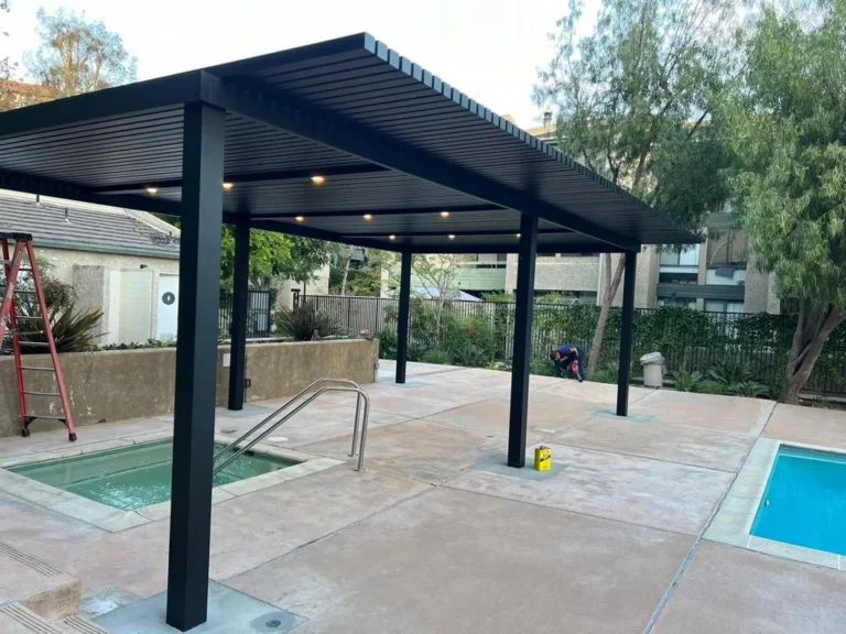 Aluminum slat roof patio cover (ALU LINEA) installed by Aluglobus