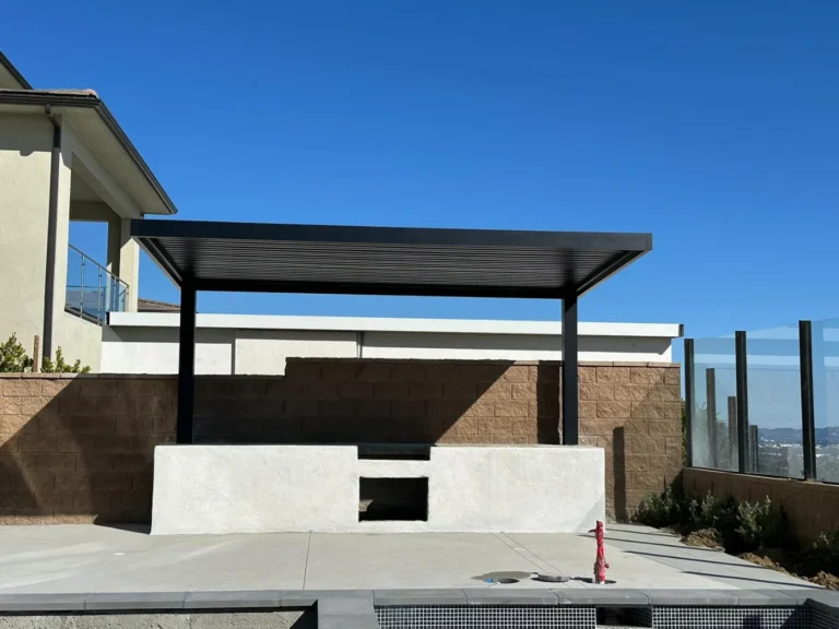 Aluminum slat roof patio cover (ALU LINEA) installed by Aluglobus