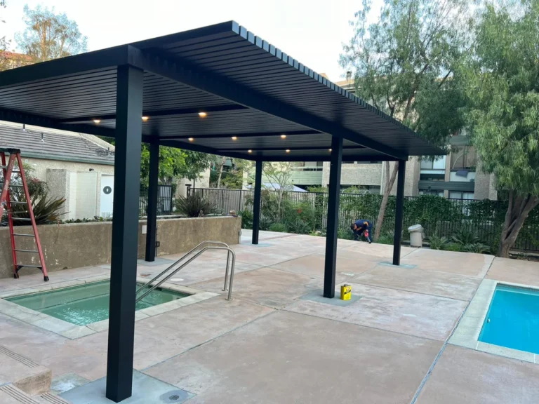 Aluminum slat roof patio cover (ALU LINEA) installed by Aluglobus