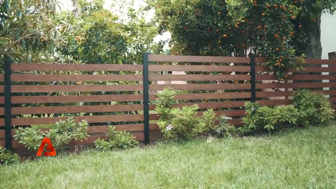 Woodgrain fence installation by Aluglobus